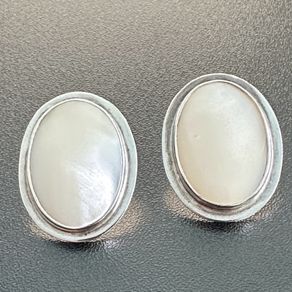 Earrings 925 Sterling Silver Mother of Pearl Oval Cabochon Post Earrings
